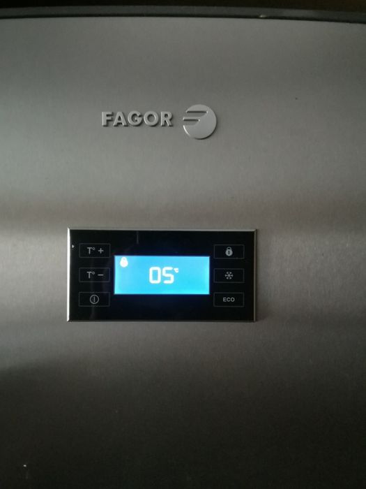 Frigorífico Grande Inox com Dispensador de Água