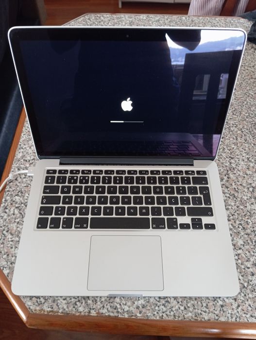 Apple Computer Like NEW (version 12.6.1)64551481327874122