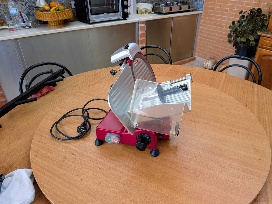 Fiambreira, Maquina de cortar fiambre