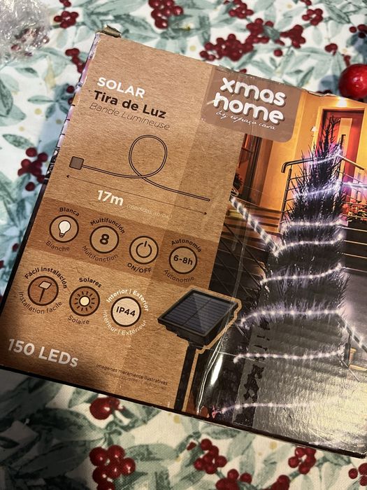 Solar-powered Christmas lights64286966897025127