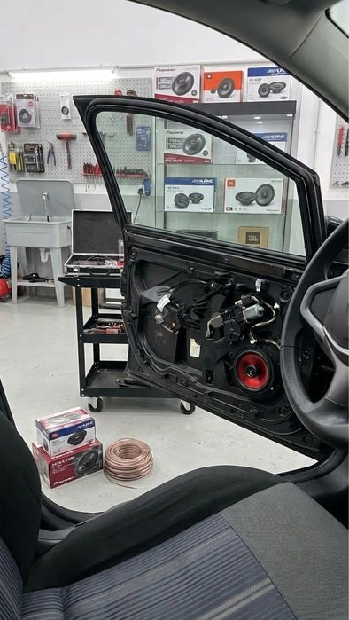 Instalação e Upgrade de Som Auto: Colunas e Rádios Touch