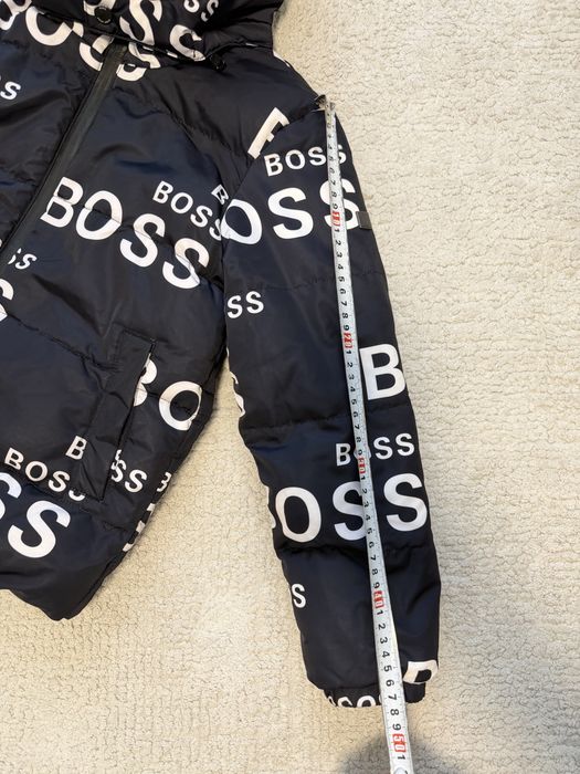 Тепла куртка Boss на 7-8 років