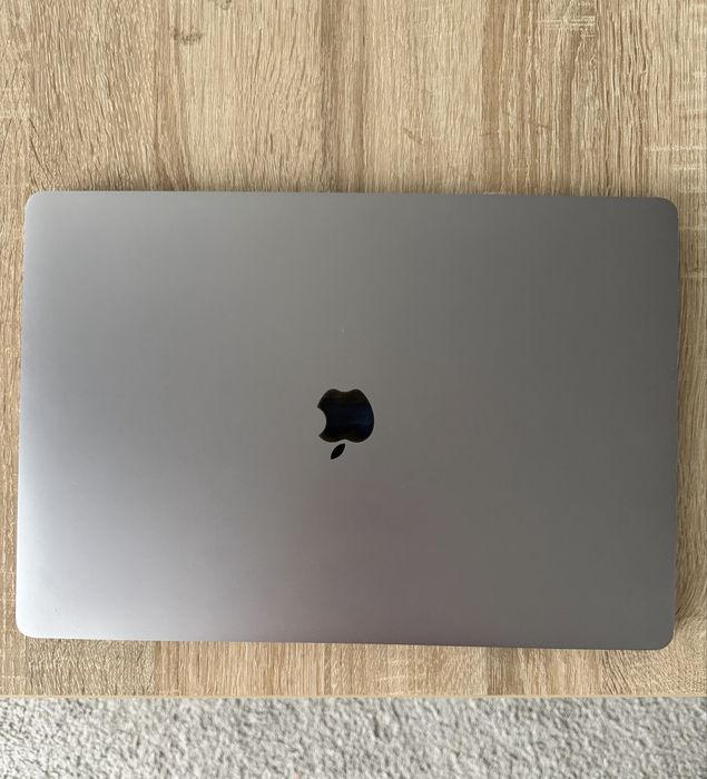 MacBook Pro 16” 2019 | i9 | 32 GB RAM | 512 SSD | Radeon 5300M