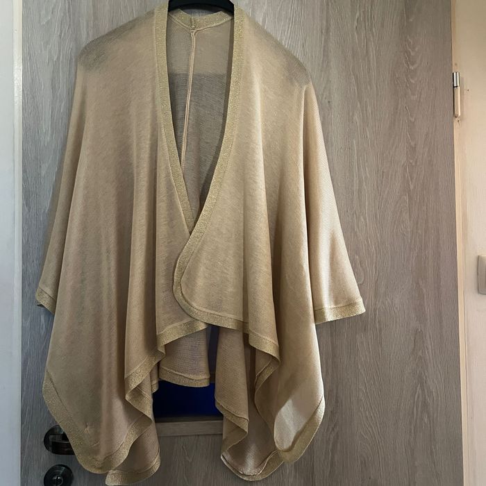 Ponczo - narzutka beżowa Parfois