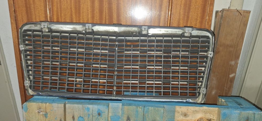 Grelha frontal w124