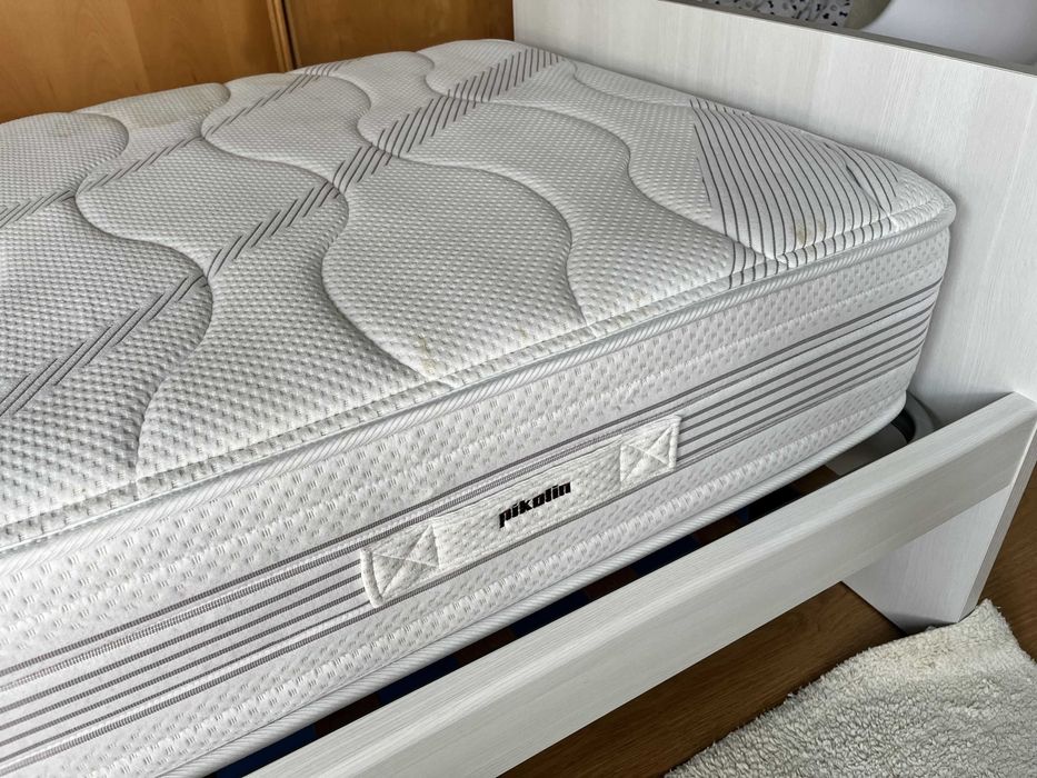 Cama individual + colchão Pikolin + cama extra (gavetão) + mesa de cabeceira