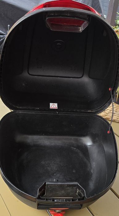 Top case marca Givi como nova