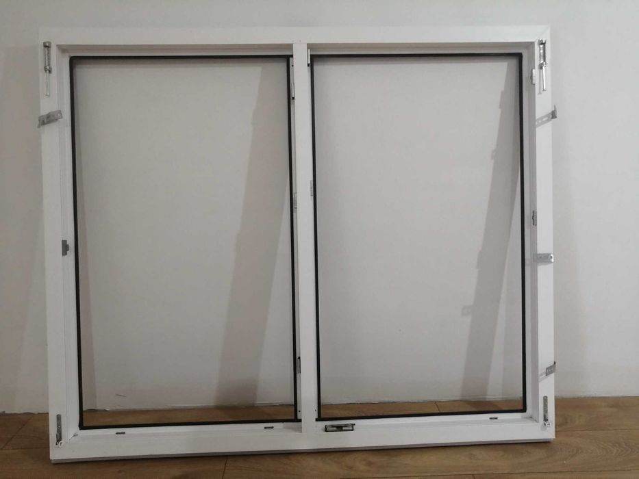 Okno dwuskrzydłowe trzyszybowe z ramą