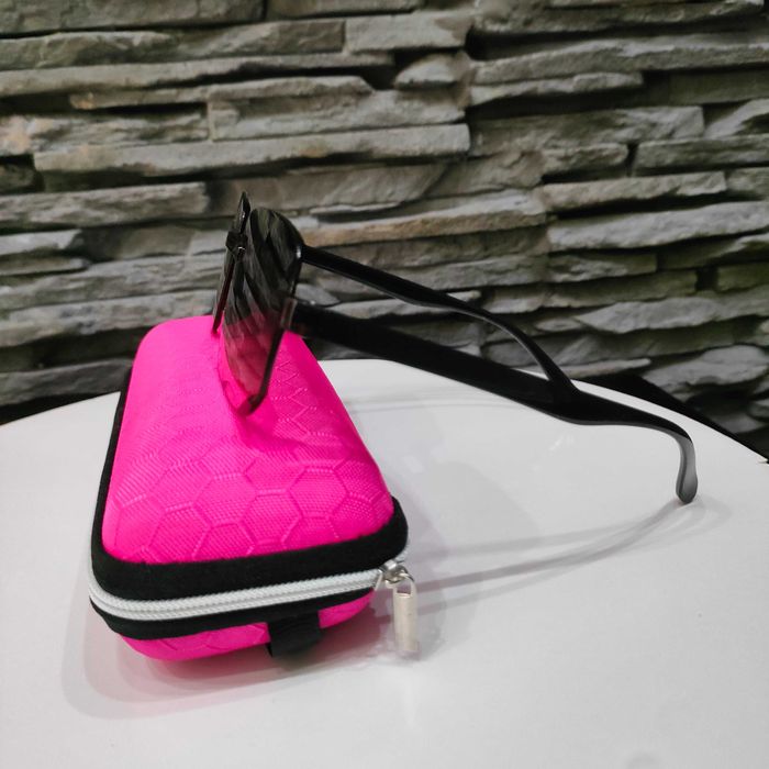 Nowe okulary z etui przeciwsłoneczne