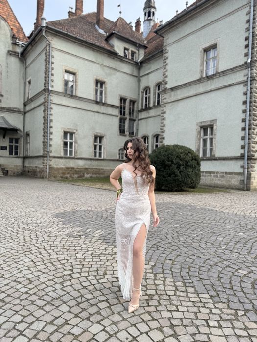 Довга вечірня сукня