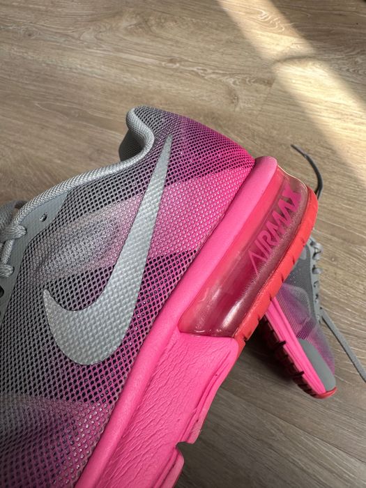 Оригінальні кросівки NIKE