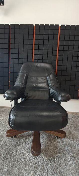 Продам шкіряне крісло