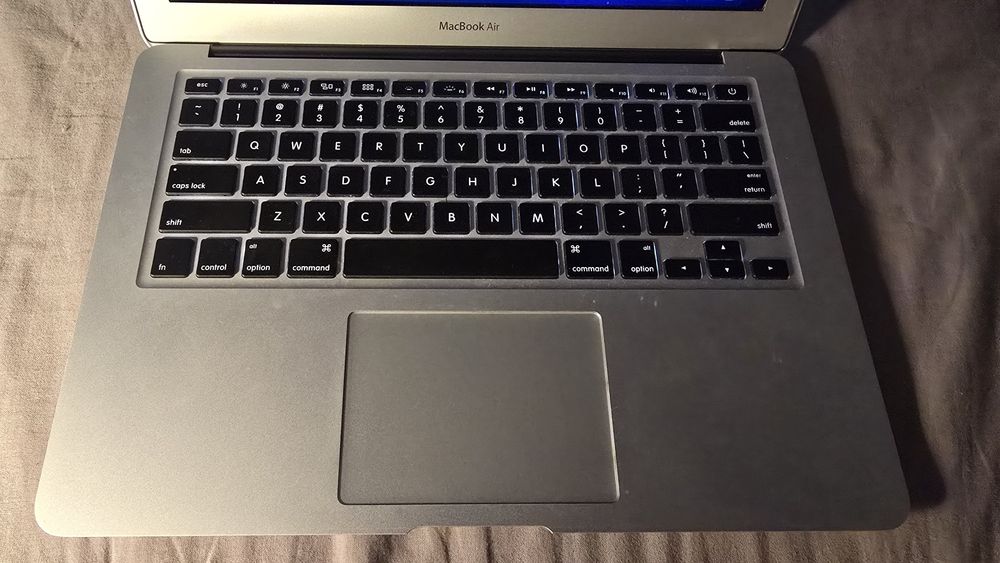 Macbook Air 13" Core i5, 8GB 128GB