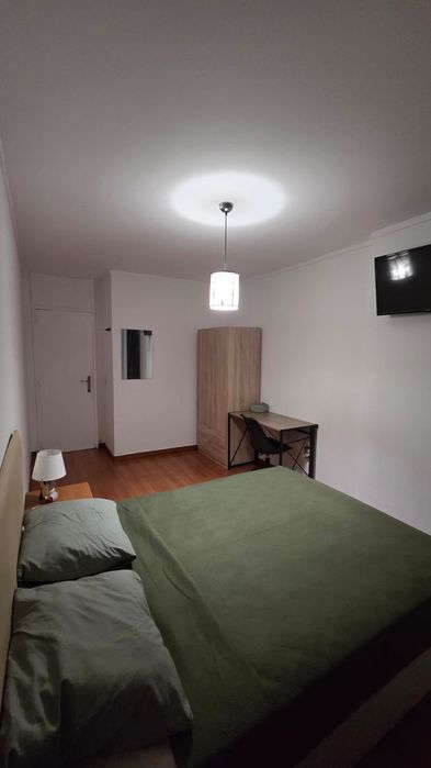 Quarto  confortável e espaçoso PARA CASAL  em Monte A