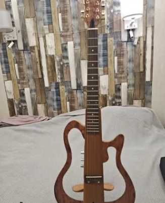 Cicha gitara podróżna