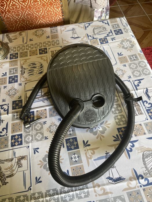 Bomba de pé para campismo