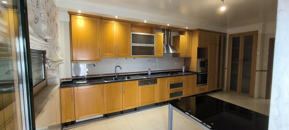 Cozinha Usada inclui pedra e eletrodomésticos