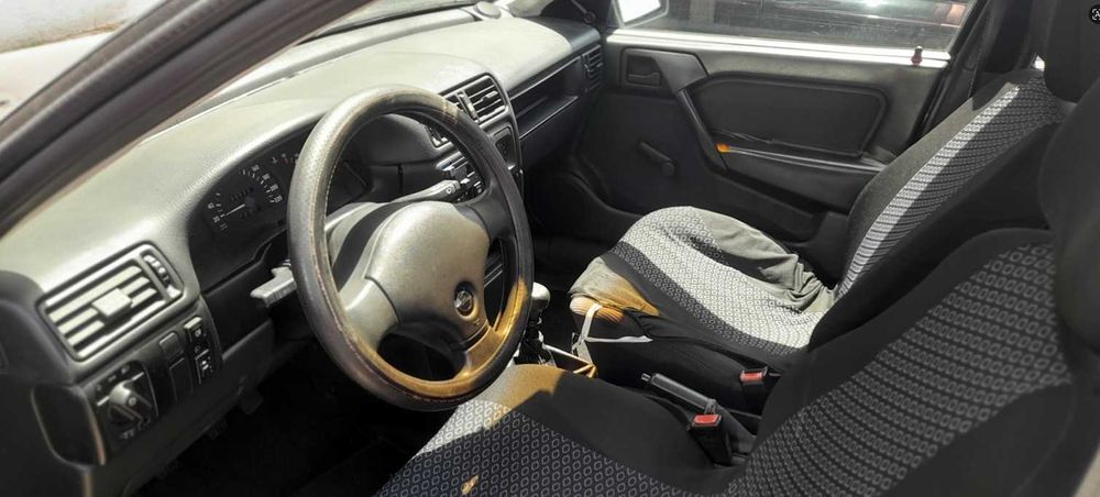 Opel Vectra 1.6i com inspeção e revisão