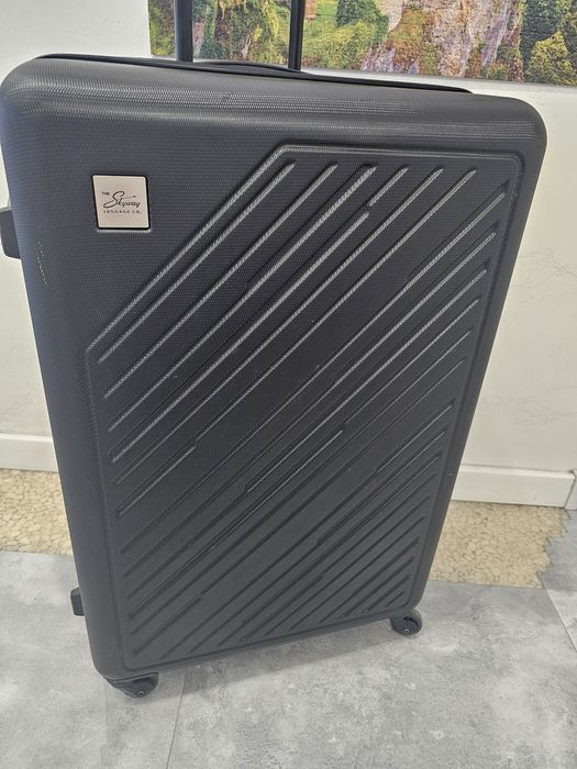 Walizka duża czarna.