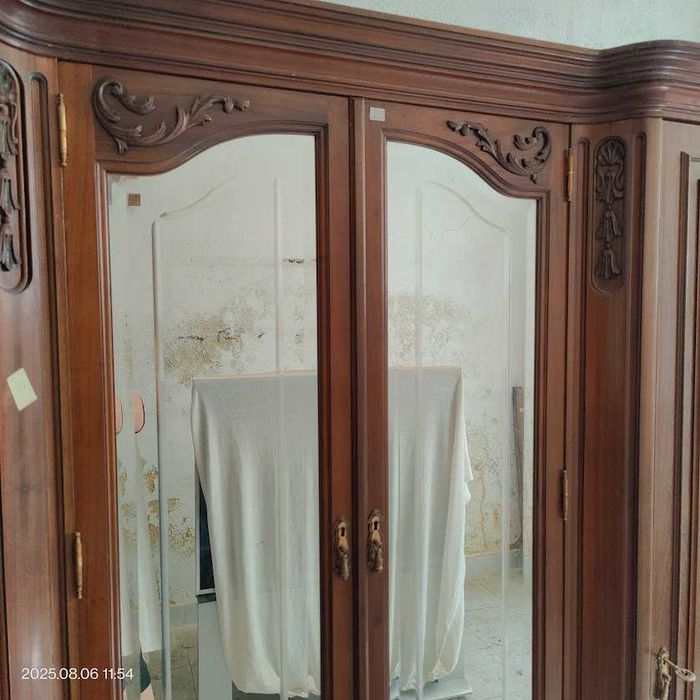 Roupeiro, Cômoda, Espelho, Mesas de cabeceira e cama Nogueira