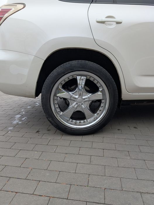 Продам Toyota RAV EV