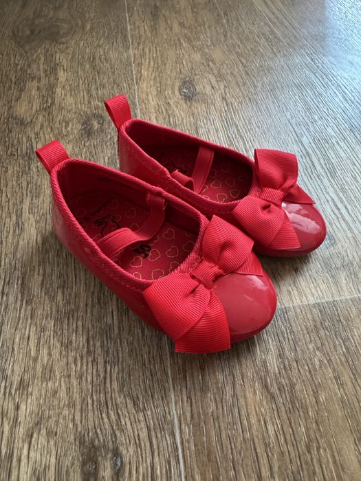 Туфельки для дівчинки