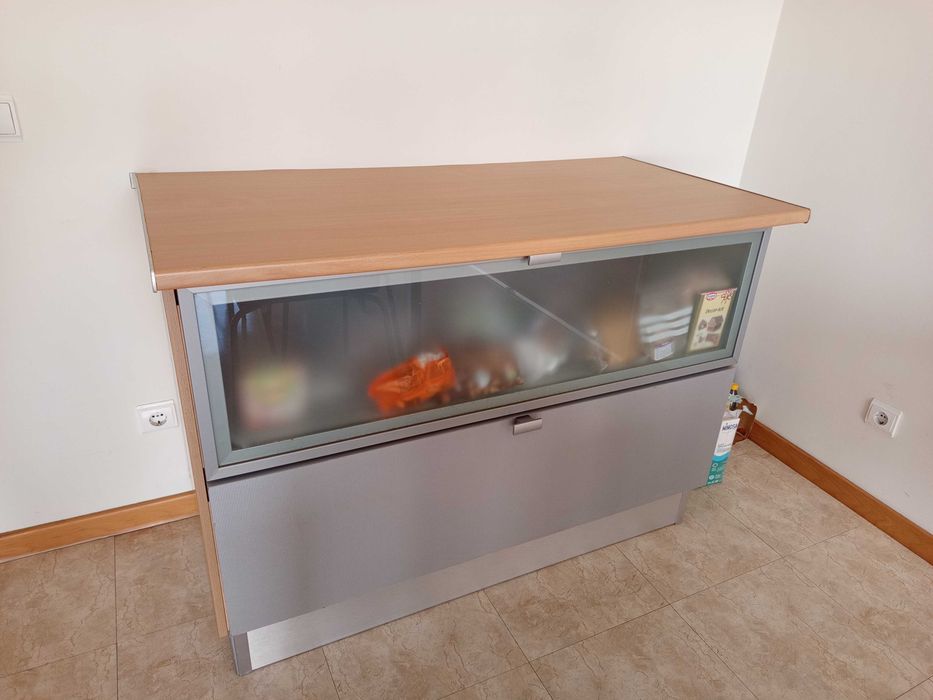 Mesa com 8 cadeiras
