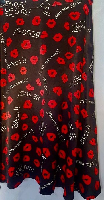 Love Moschino Black in Red__Satynowa midi spódnica print  S  OKAZJA!