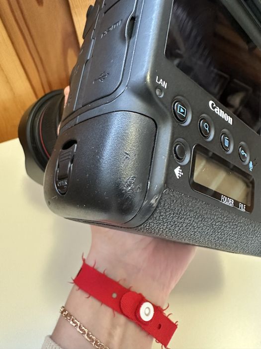 Canon EOS 1D X Mark II з обʼєктивом Canon EF  24-70mm