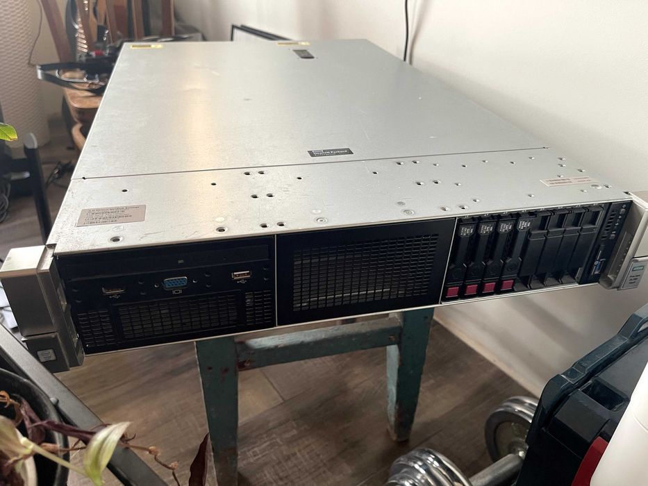 HP ProLiant DL380 Gen9 — 2× Xeon E5-2620 v4 — RAID — 2× PSU