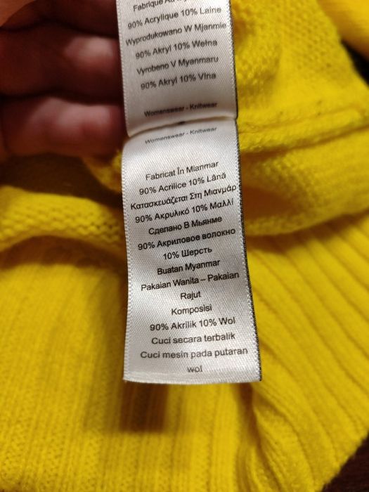 Свитер яркий,желтый