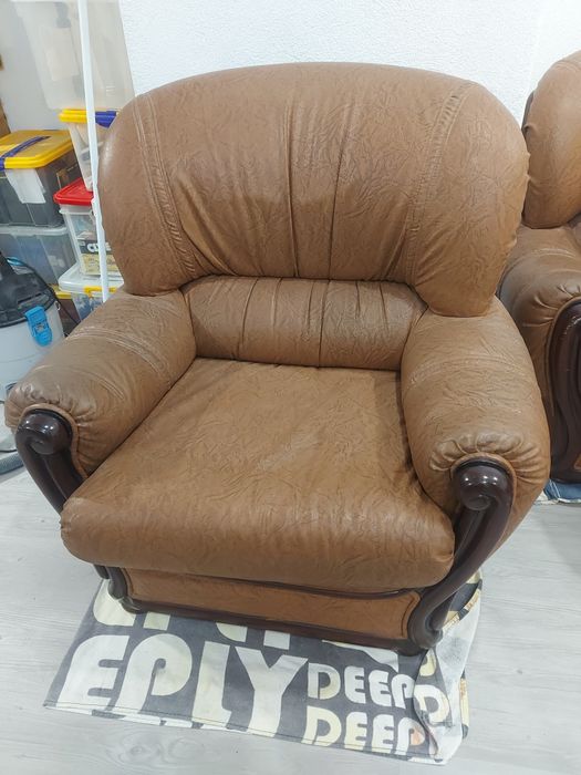 2 poltronas castanhas