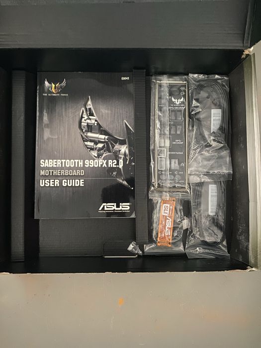 Материнська плата Sabertooth 990FX R2.0