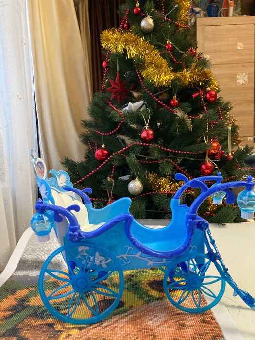 Карета для ляльок