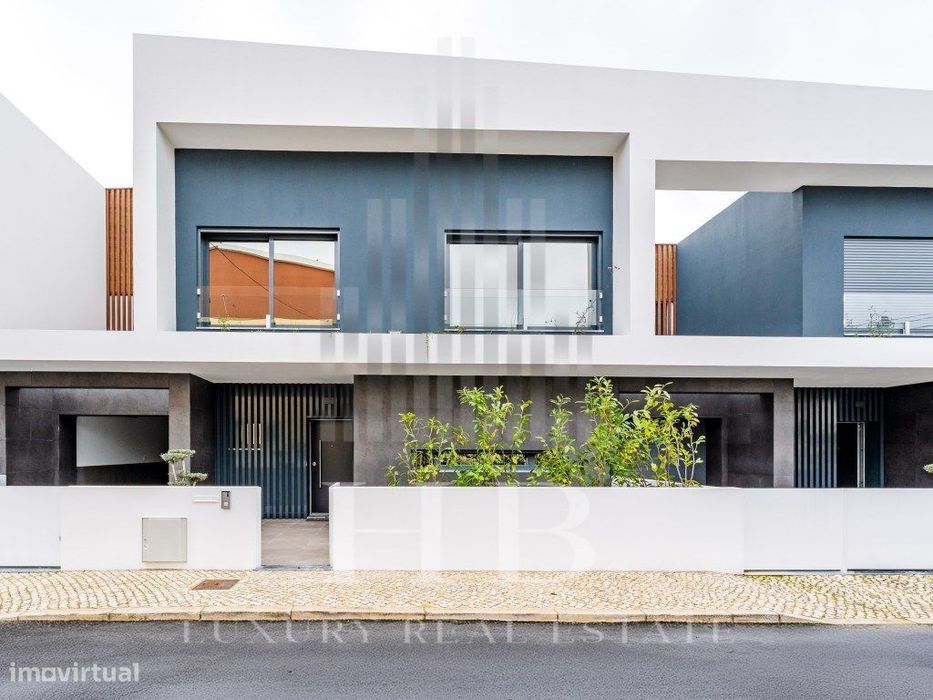 4-Bedroom Semi-Detached House with Swimming Pool | Fanqueiro | Loures