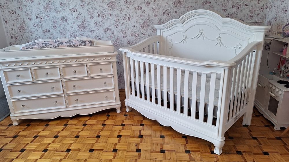 Łóżeczko i komoda z przewijakiem BABY CACHE