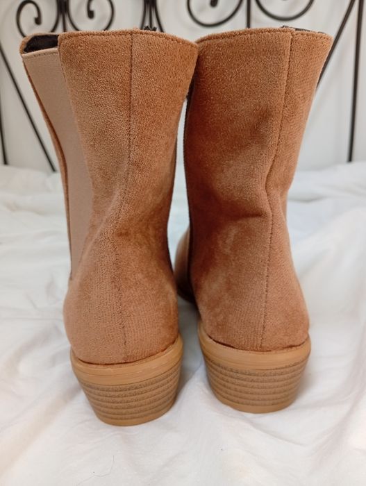 Botins Chelsea Camurça Castanho Claro