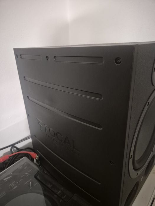 Colunas/ monitores Alpha focal 80