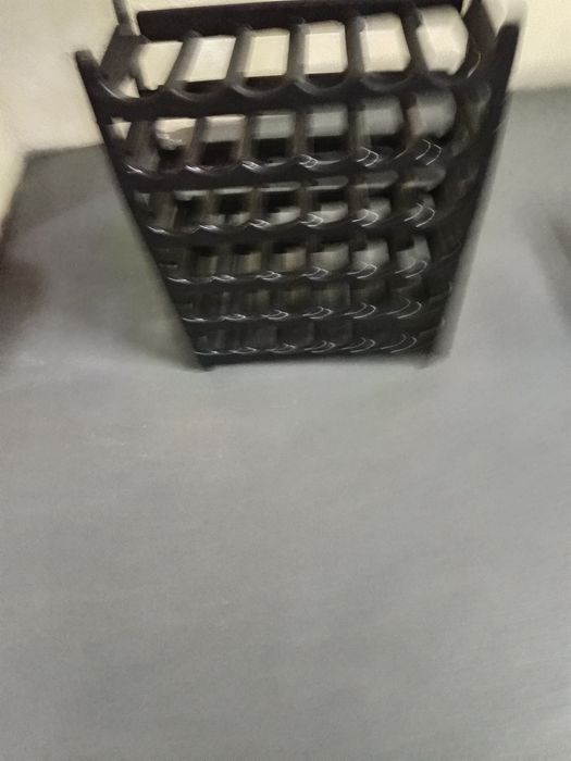 Garrafeira preta .