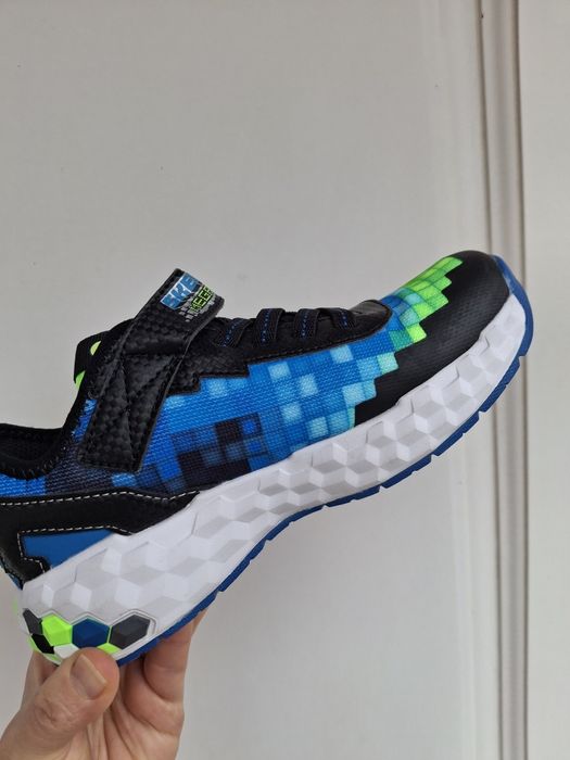 Стильні яскраві кросівки для хлопчика, Skechers 31-33