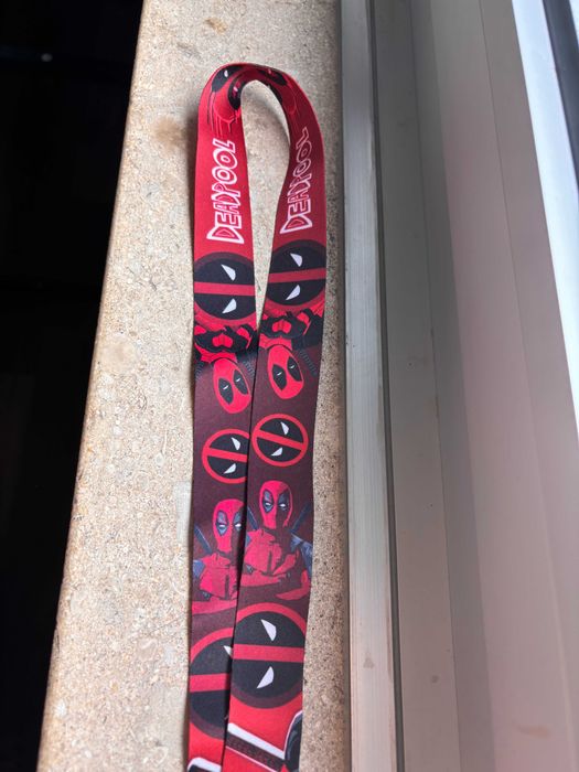 Fita Porta-Chaves / Porta-Cartões – Deadpool Clássico