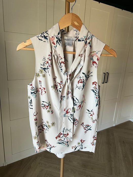 Kremowa elegancka bluzka w kwiatki rozmiar 36 S marki H&M