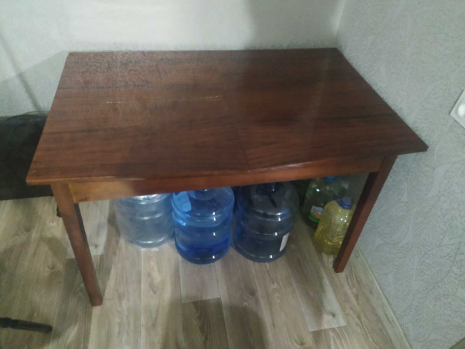 Продам стол раздвижной.