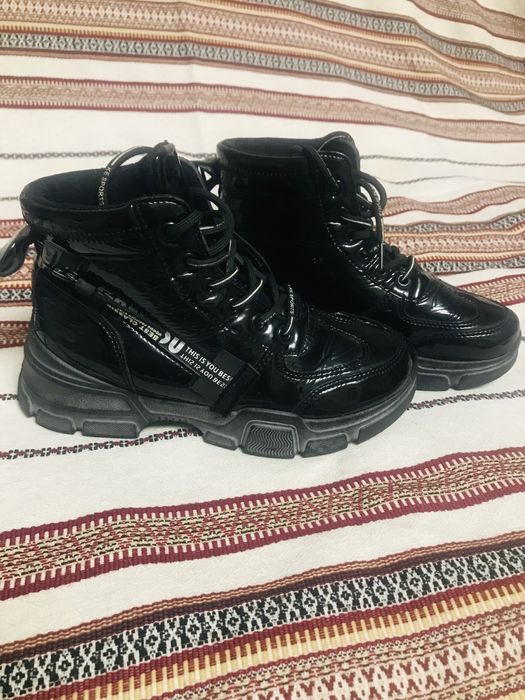 Жіночі черевики 36 розміру