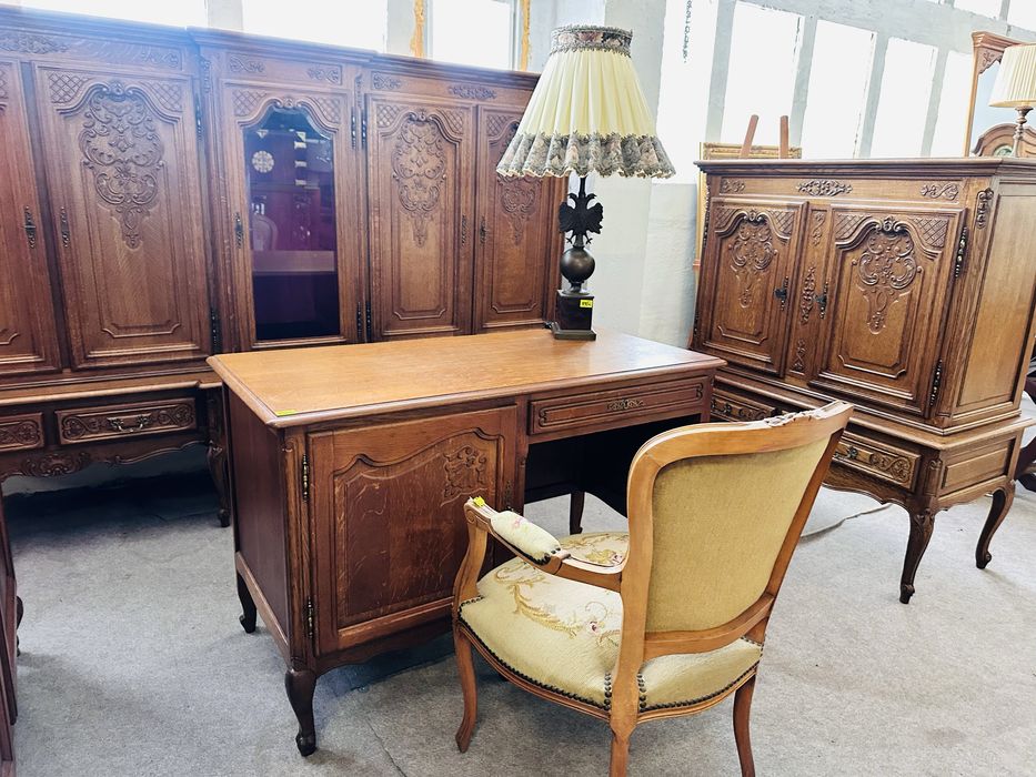 Dwustronne biurko ludwikowskie :)