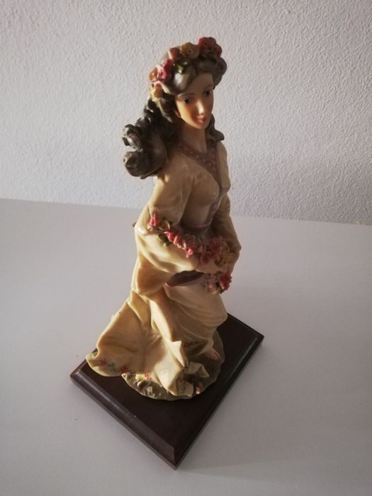 Escultura Feminina