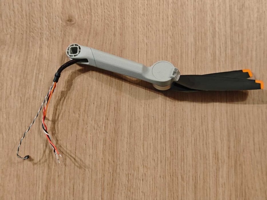 DJI Mini 4 PRO ramię prawe tylne prawy tył nóżka noga + śmigiełka części