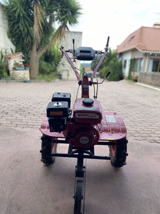 Motoenxada c/ freses e abre regos