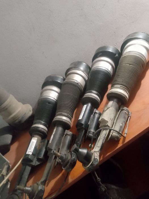 Амартізатори передні Мерседес w221 4 matic