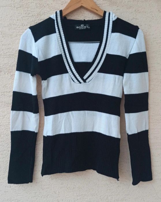 Camisola às riscas capuz